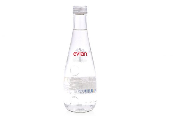 Nước khoáng Evian thủy tinh 750ml
